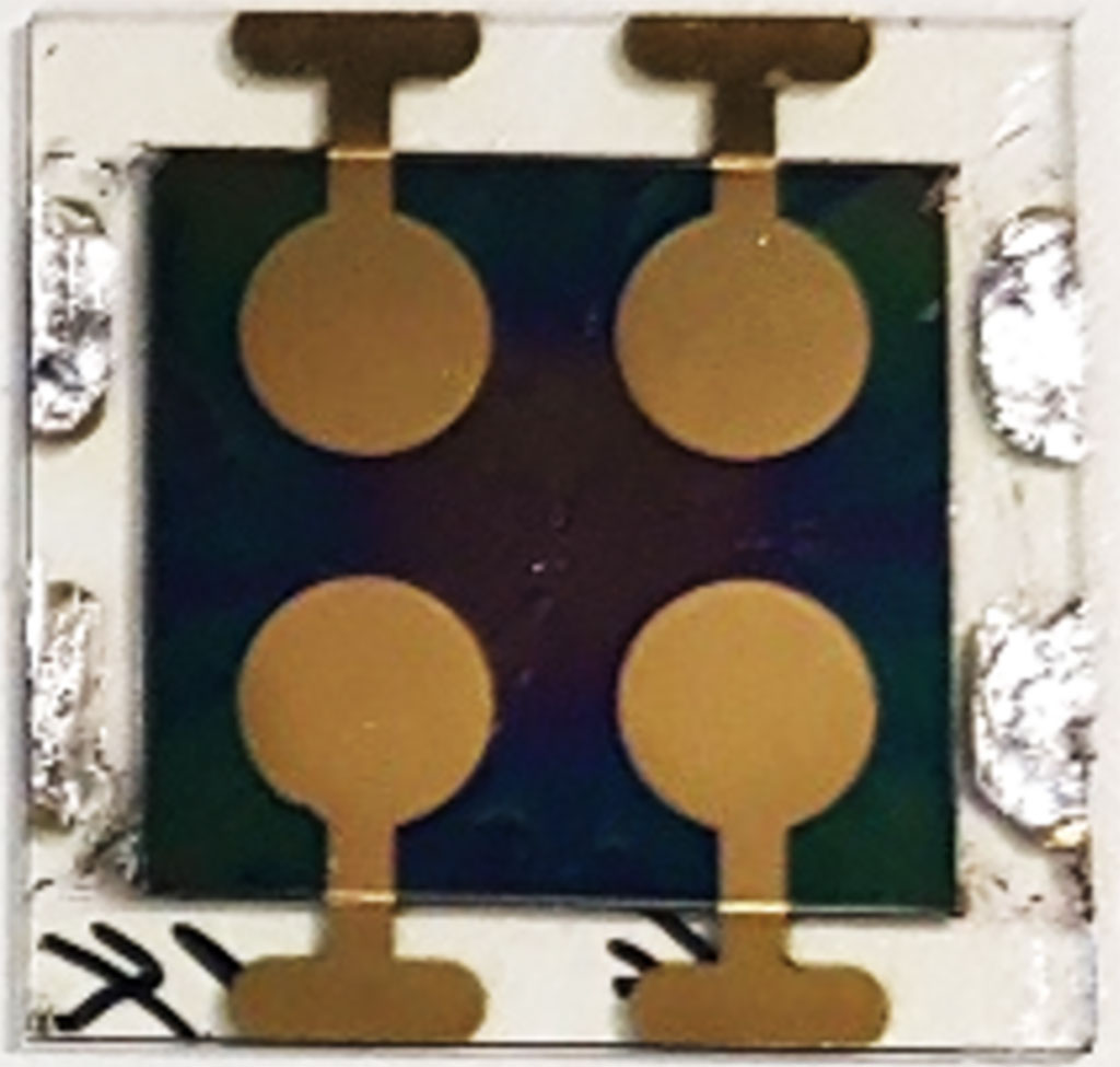 Imagen: Una imagen de un dispositivo detector de rayos X multienergía de película delgada (Fotografía cortesía de Exciton Science)