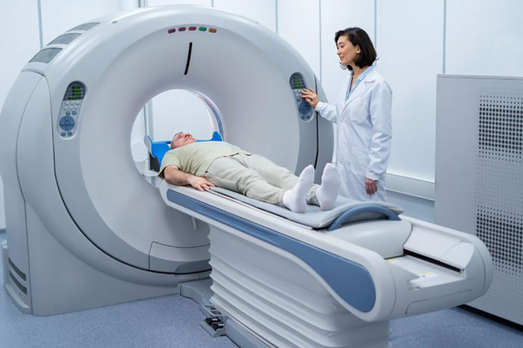 Imagen: Se ha encontrado que la resonancia magnética es una herramienta segura y valiosa para ayudar a evaluar a los pacientes con dolor torácico agudo (Fotografía cortesía de Freepik)