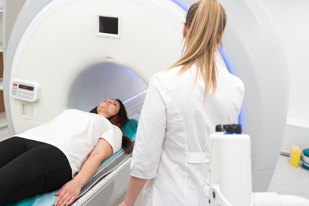Imagen: La resonancia magnética ayuda a los médicos a evaluar la afectación neuronal en la endometriosis (Fotografía cortesía de 123RF)