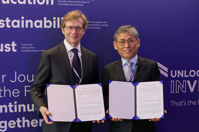 Imagen: El director ejecutivo de Samsung Medison, el Sr. Yongkwan Kim y el director ejecutivo de Bracco Imaging, el Dr. Fulvio Renoldi Bracco, respaldaron un acuerdo de MoU (Fotografía cortesía de Bracco Group)