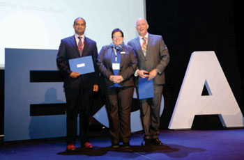 Image: Dr. Zudin Puthucheary, Anne Pattinson, and Prof. Andreas Hoeft at the ESA award ceremony (Photo courtesy of Dräger).