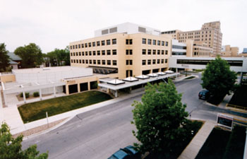Image: St. John\'s Hospital in Springfield (IL, USA) (Photo courtesy of St. John\'s Hospital).