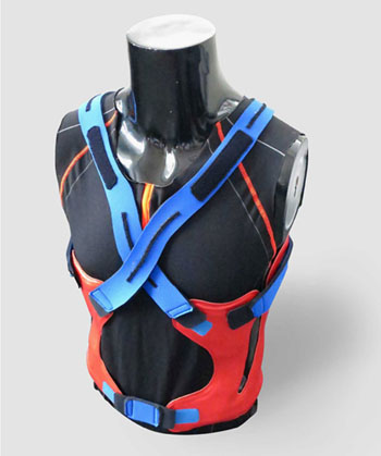 Image: The CareJack vest supports the back without restricting freedom of movement (Photo courtesy of Fraunhofer IPK/IZM).