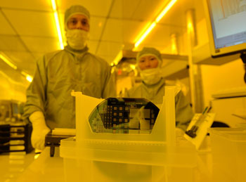 Image: Researchers Marco Povoli and Angela Kok with the microscopic radiation sensor (Photo courtesy of SINTEF). Image: Researchers Marco Povoli and Angela Kok with the microscopic radiation sensor (Photo courtesy of SINTEF).