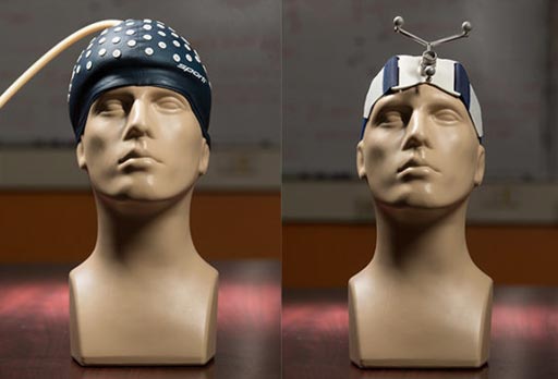 Image: Granular jamming cap (L) compared to current elastic headband (R) (Photo courtesy of Joseph Howell / Vanderbilt).
