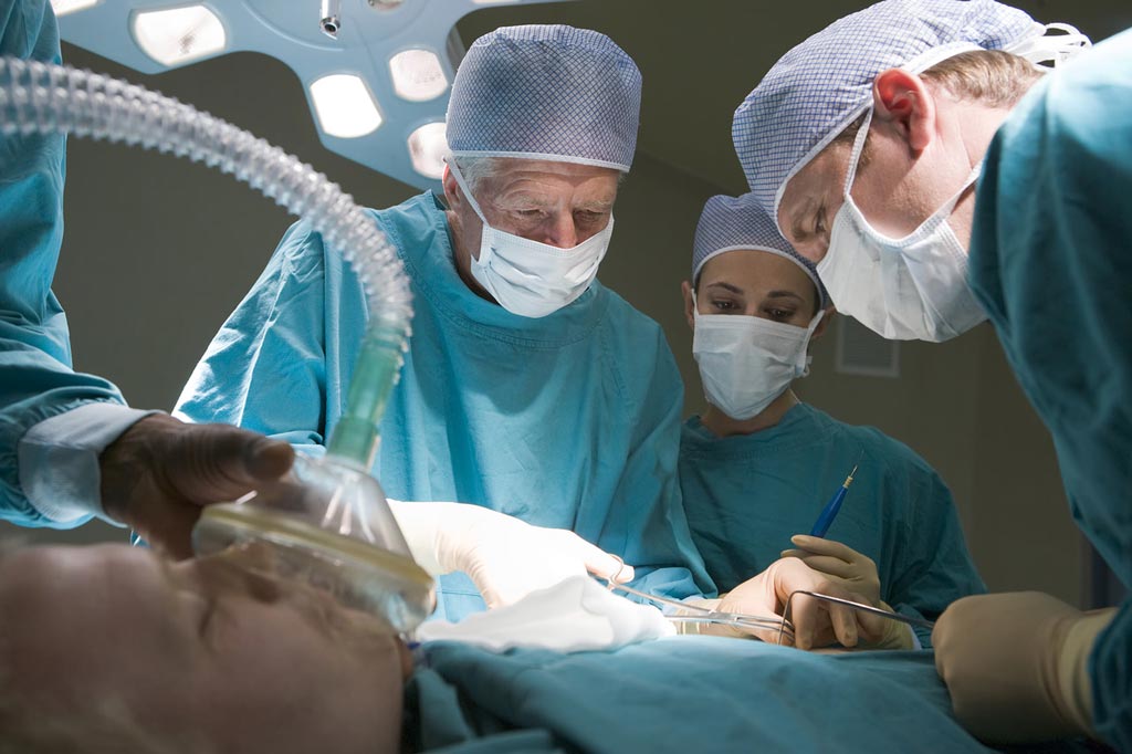 Image: A new study suggests anesthesia time should be kept to the minimum to avoid surgical complications (Photo courtesy of Alamy).