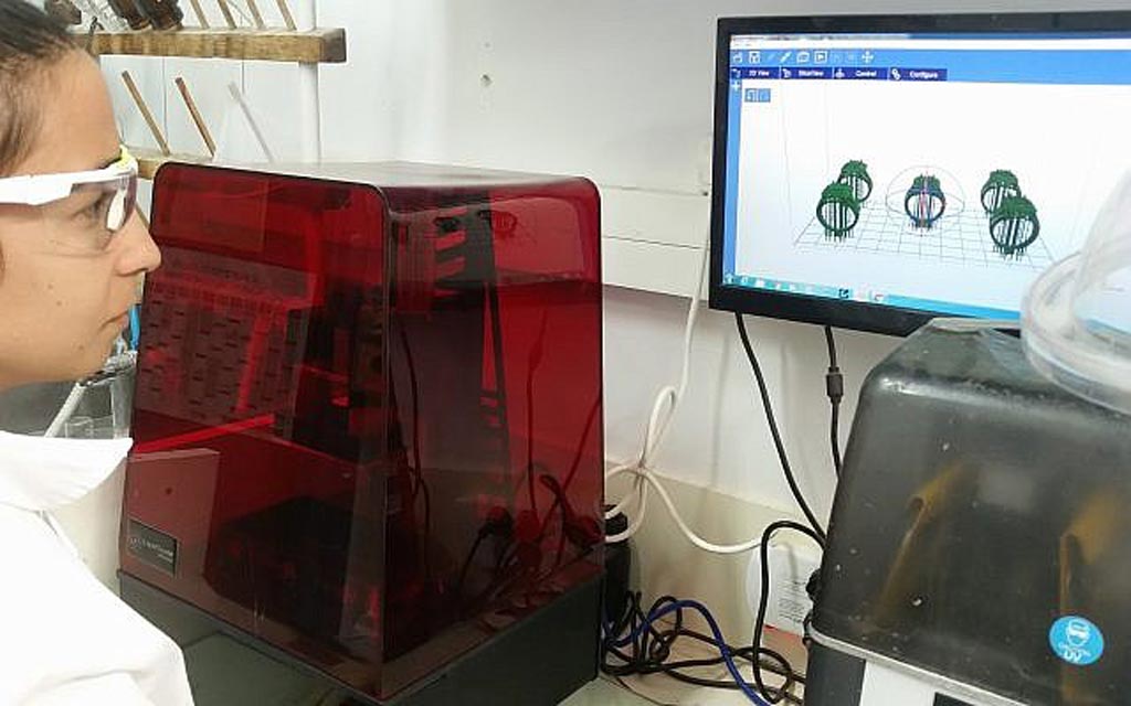 Image: A 3D printer in the lab of Professor Shlomo Magdassi (Photo courtesy of Hebrew University).