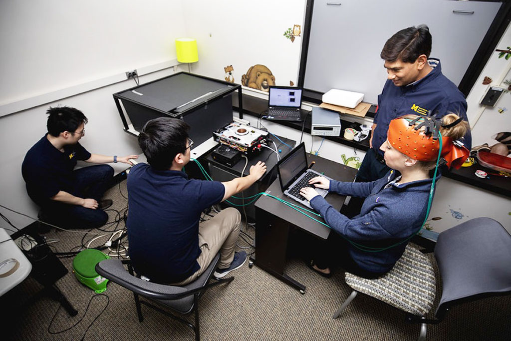 Image: The concussion detecting laser in human trials (Photo courtesy of Joseph Xu/ U-M) Image: The concussion detecting laser in human trials (Photo courtesy of Joseph Xu/ U-M)