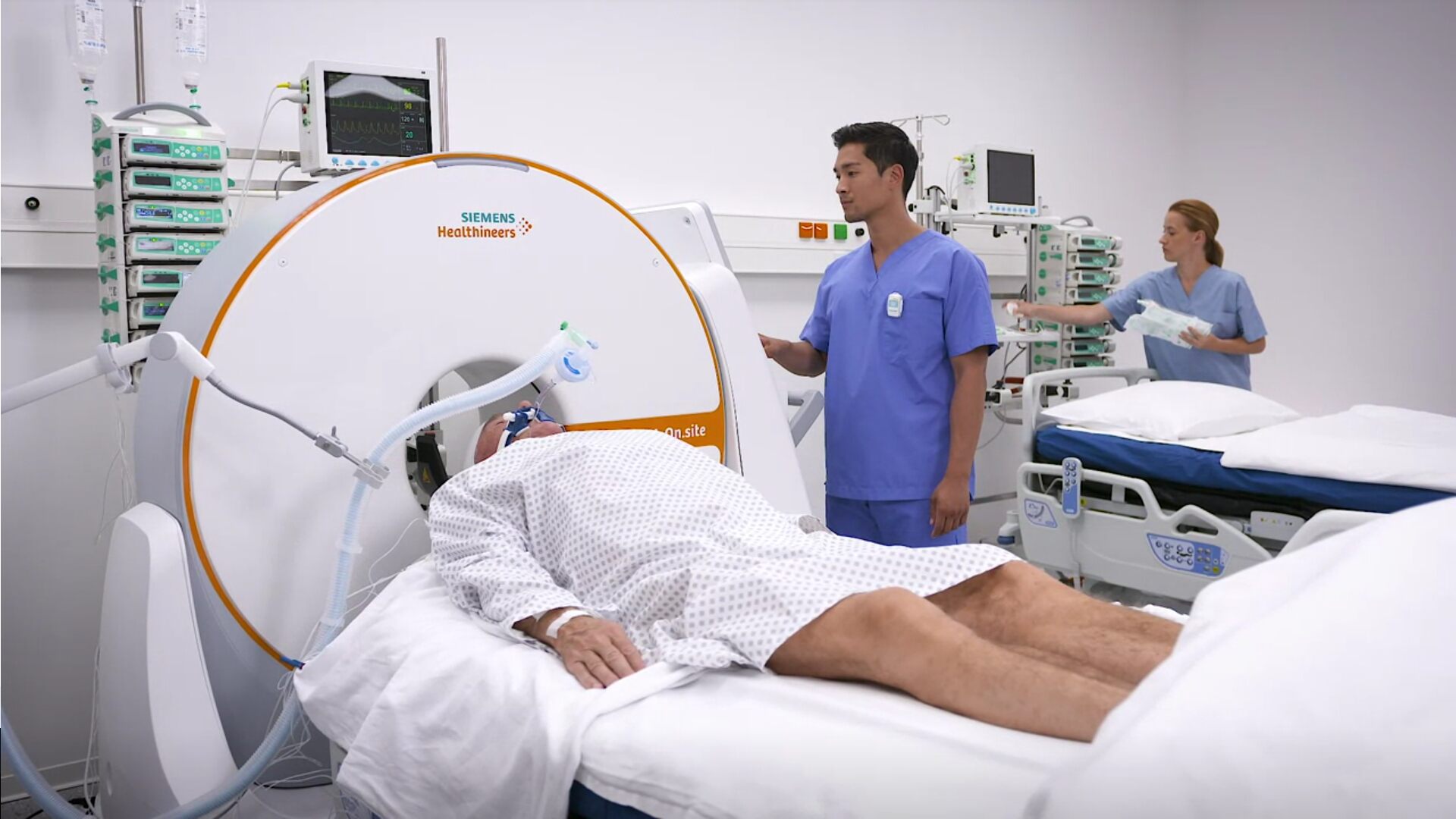 The SOMATOM On.site mobile CT scanner (Photo courtesy of Siemens) The SOMATOM On.site mobile CT scanner (Photo courtesy of Siemens)