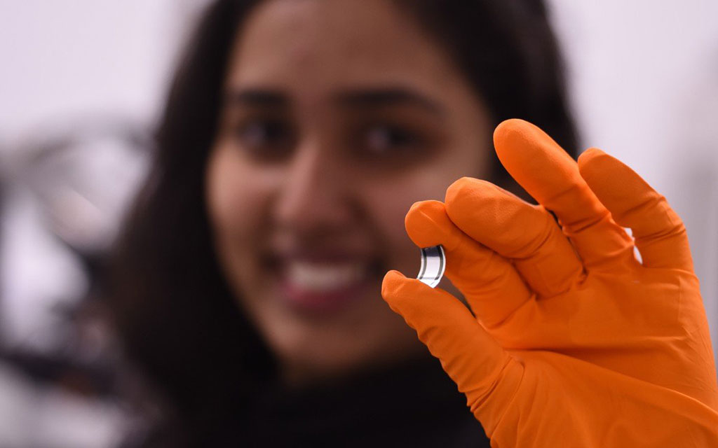 Image: Curved Detector Concept Brings Clearer and Safer X-Rays Closer to Reality (Photo courtesy of University of Surrey) Image: Curved Detector Concept Brings Clearer and Safer X-Rays Closer to Reality (Photo courtesy of University of Surrey)