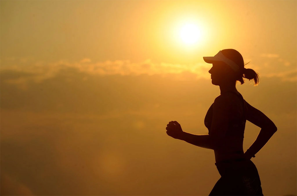 Image: ‘Smart necklace’ biosensor may track health status through sweat (Photo courtesy of Pexels)