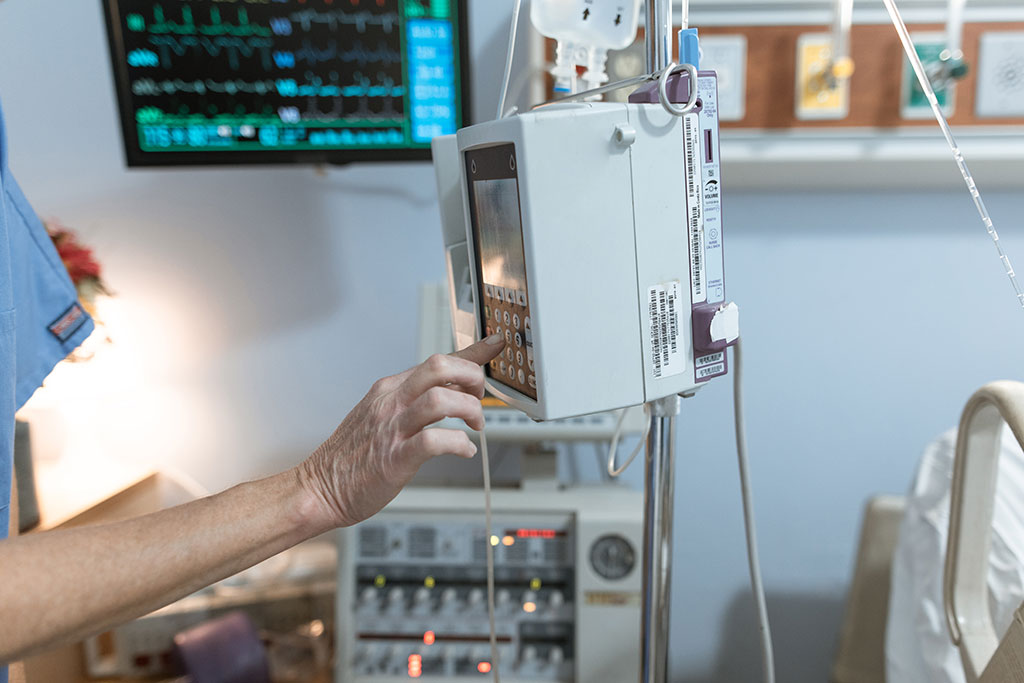 Image: The global infusion pumps market is projected to surpass USD 20 billion by 2027 (Photo courtesy of Pexels)