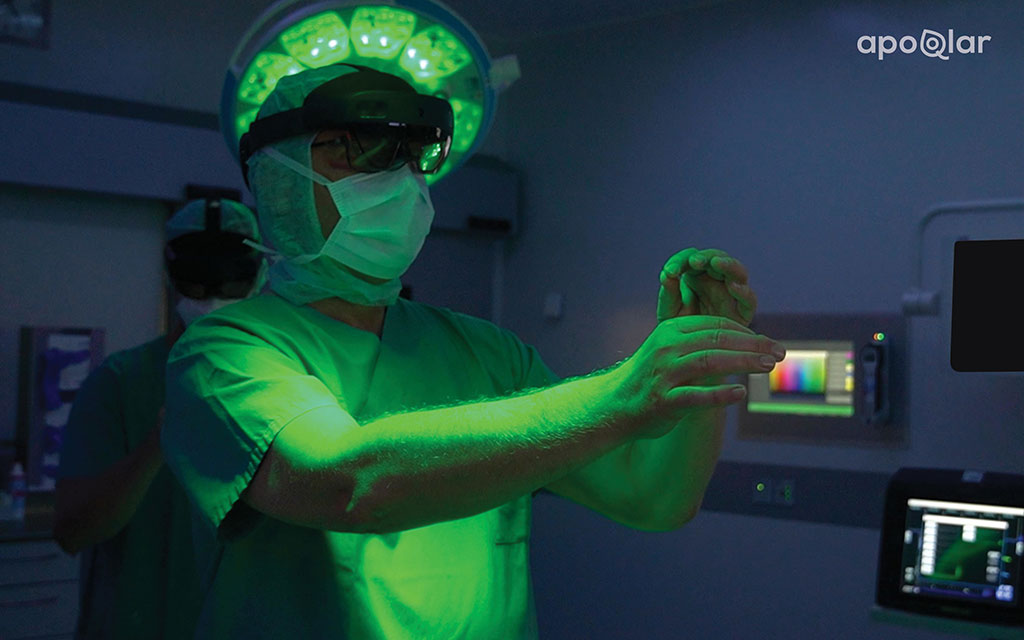 Image: A chief of visceral surgery visualizes 3D holograms in medical mixed reality (Photo courtesy of apoQlar)