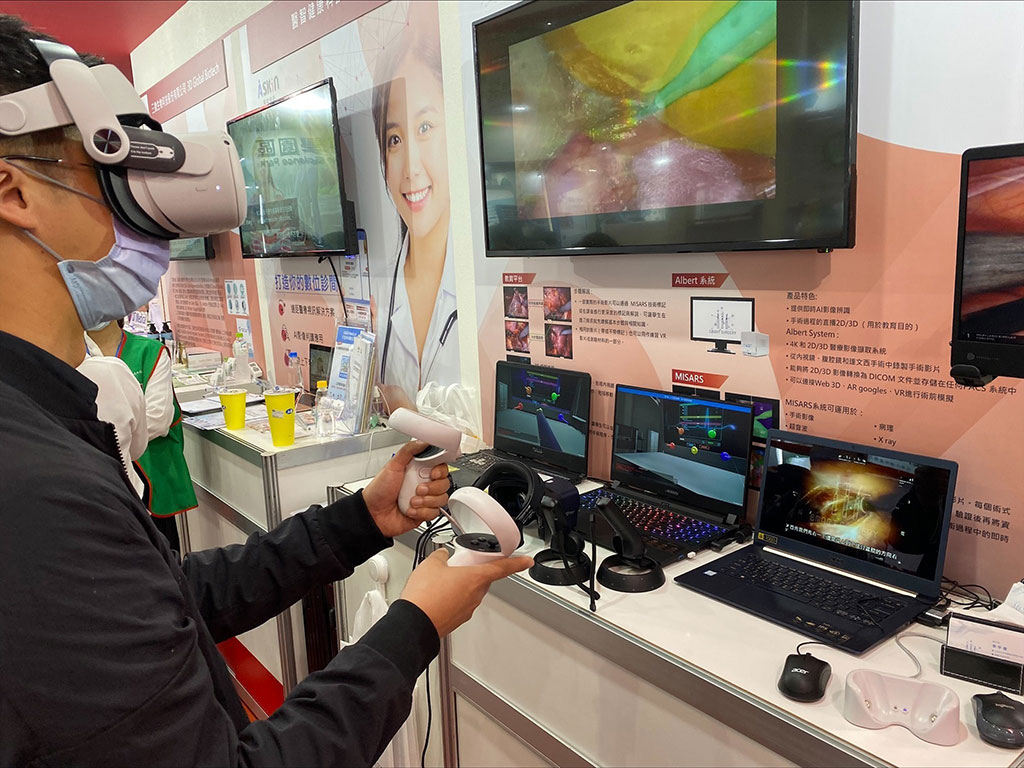 Image: Sim Surgery is a VR-driven surgery simulation application (Photo courtesy of Ubitus)