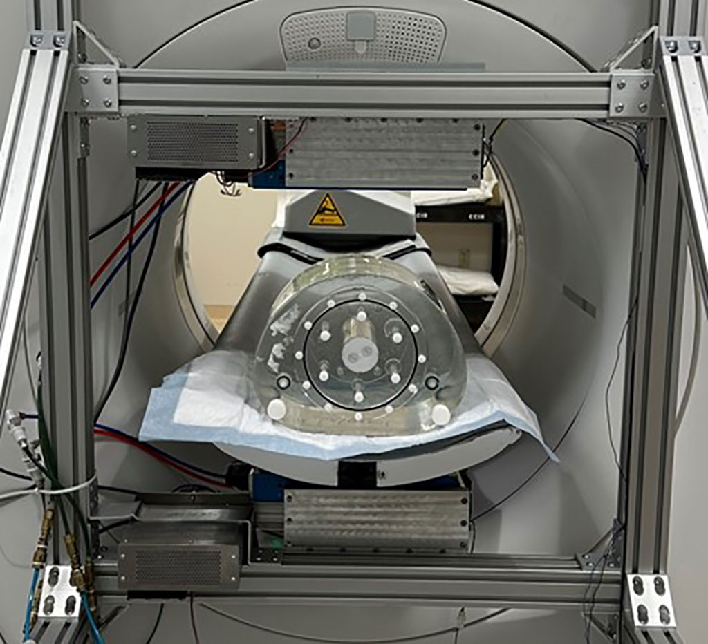 Image: Adding an AWSM-PET device enhances resolution and sensitivity of whole-body PET (Photo courtesy of Washington University) Image: Adding an AWSM-PET device enhances resolution and sensitivity of whole-body PET (Photo courtesy of Washington University)