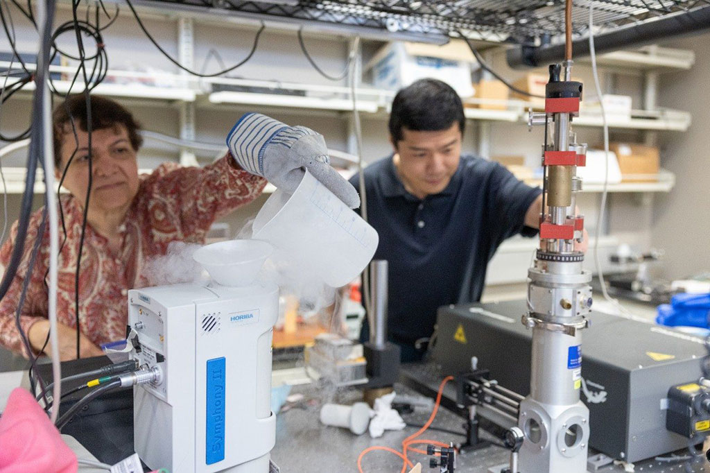 Image: Researchers have enhanced bioimaging and sensing with quantum photonics (Photo courtesy of Virginia Tech)