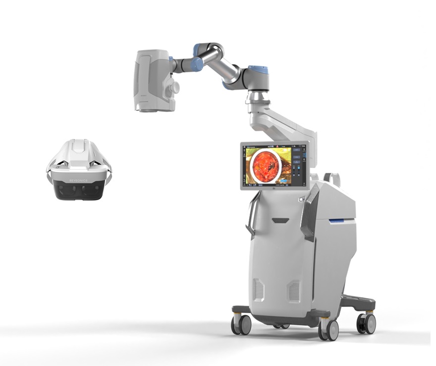 Image: The Beyeonics Maverick system leverages AR technology originating in aviation to improve visual capabilities and spatial awareness (Photo courtesy of Beyeonics Surgical)