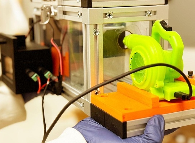 Image: The new device can detect molecules in air samples to diagnose a wide array of diseases (Photo courtesy of UChicago)