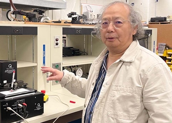 Image: Dr. Chris Zhang\'s method will reduce trauma to the body and decrease recovery time post-surgery (Photo courtesy of USask)