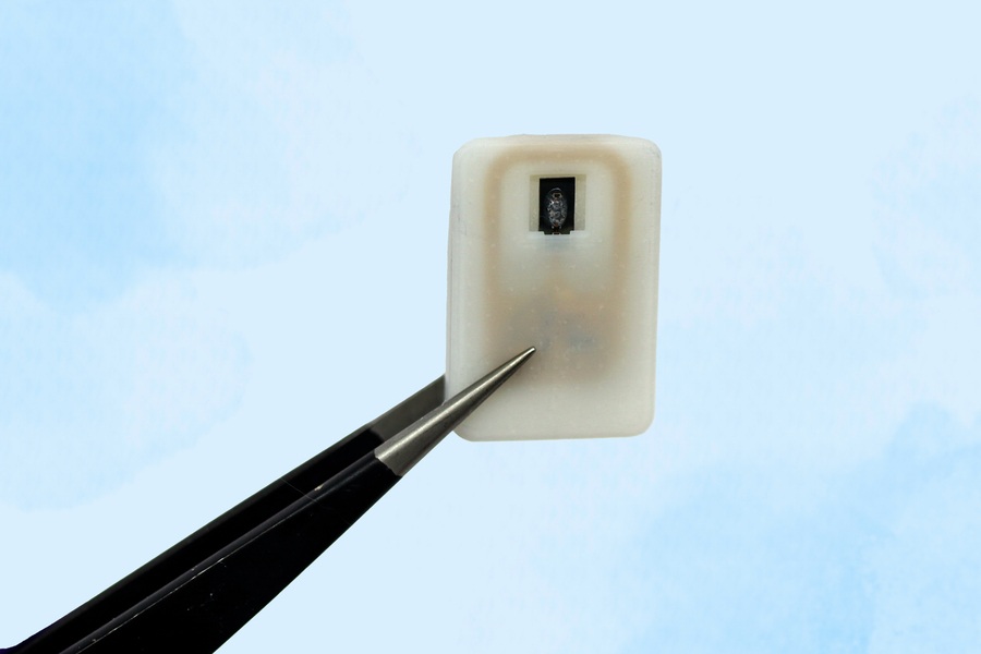 Image: The implantable reservoir remains under the skin and can be triggered to release glucagon when blood sugar levels fall (Photo courtesy of MIT)