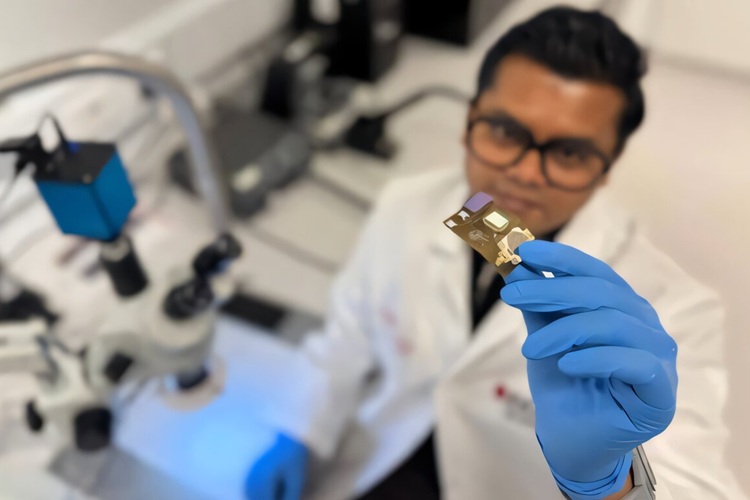 Image: The smart wound monitor aims to improve chronic infection care (Photo courtesy of RMIT University)