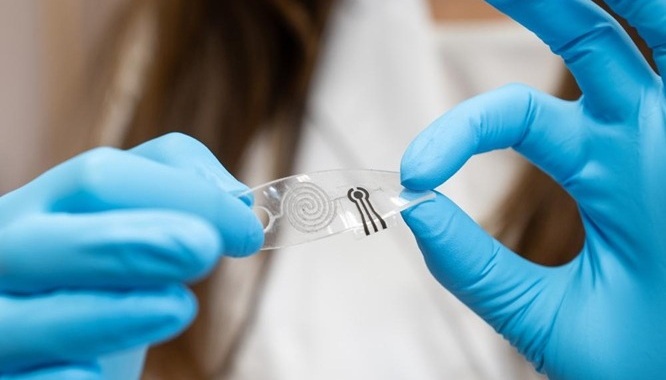 Image: The wearable sensor can continuously monitor low rates of perspiration for the presence of lactate (Photo courtesy of Farnaz Lorestani)