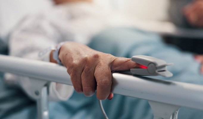 Image: Pulse oximeter provides real-time monitoring of blood flow and oxygen levels (Photo courtesy of Shutterstock)