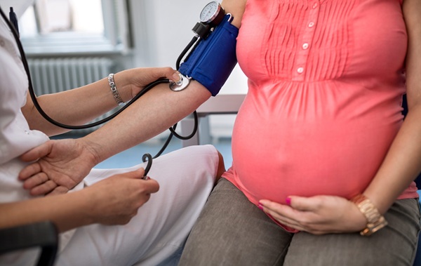 Image: The machine-learning model provides an early warning of preeclampsia that can occur late in pregnancy (Photo courtesy of 123RF)