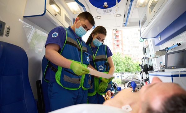 Image: The Pre-MIRACLE2 tool enables early assessment of brain injury risk in cardiac arrest patients during ambulance care (Photo courtesy of 123RF)