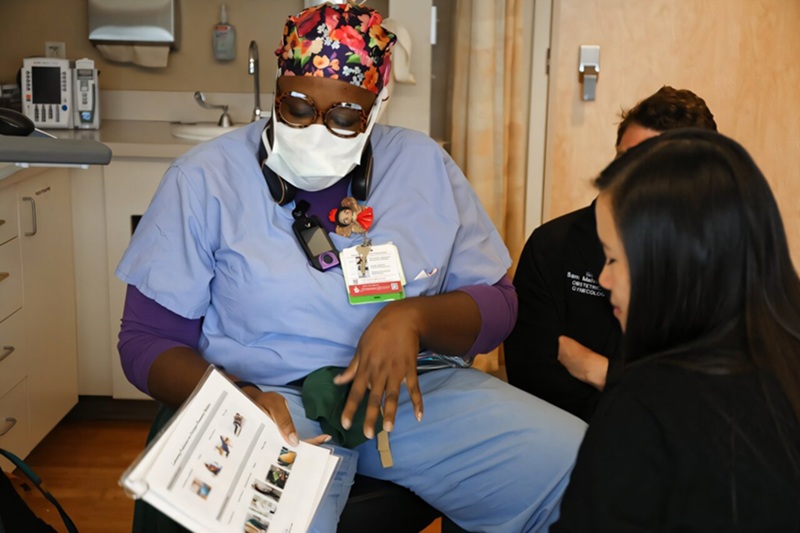 Image: In response to growing online misinformation around childbirth, obstetricians at OHSU\'s Center for Women\'s Health have implemented a new intervention to educate and empower patients in labor. (Photo courtesy of OHSU/Christine Torres Hicks)