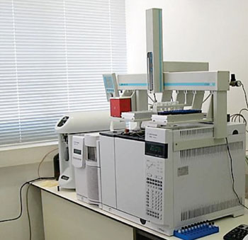 Image: Gas chromatography linked to mass spectrometry apparatus (Photo courtesy of the Hebrew University).