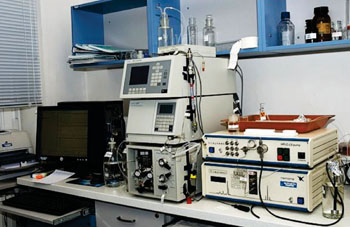 Image: The Waters 600 high-performance liquid chromatography apparatus (Photo courtesy of Dr. Tomas Elbert).