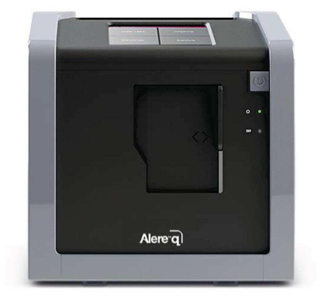 Alere q - это полностью автоматизированная платформа для тестирования нуклеиновых кислот, которая позволяет использовать молекулярное тестирование для диагностики в любых медицинских условиях (фото любезно предоставлено Alere Technologies).