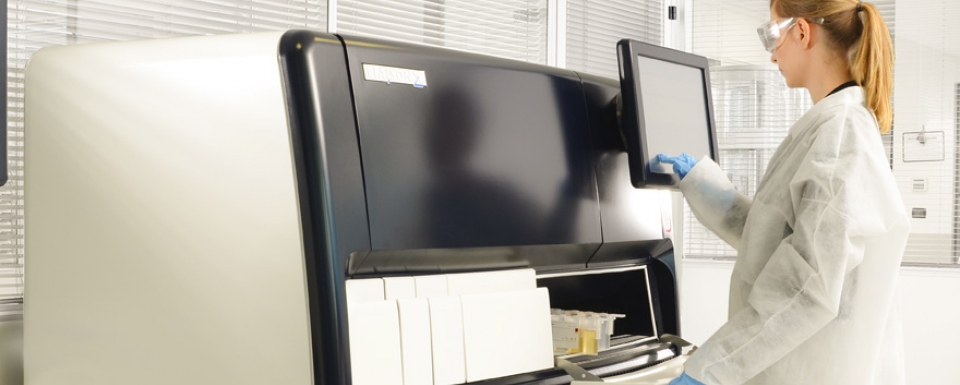 The LIAISON XL is a fully automated chemiluminescence analyzer, performing complete sample processing as well as measurement and evaluation (Photo courtesy of DiaSorin)