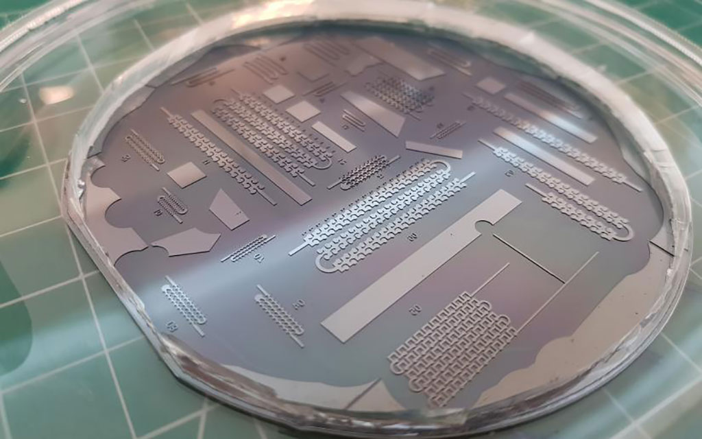 Image: The Static Droplet Microfluidic device rapidly detects circulating tumor cells in the bloodstream (Photo courtesy of UTS)