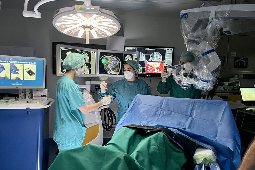 Image: A new AI technique enables rapid digital tissue analysis for brain tumor surgery (Photo courtesy of Medical University Vienna)