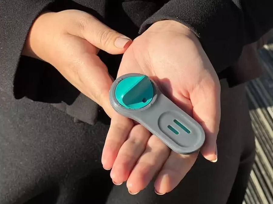 Image: The low-cost portable device rapidly identifies chemotherapy patients at risk of sepsis (Photo courtesy of 52North Health)