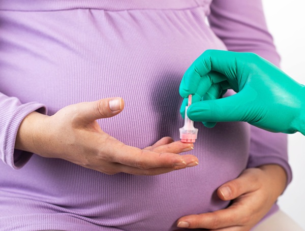 Image: miRNAs within EVs could serve as noninvasive biomarkers for early detection of preeclampsia in pregnancy (Photo courtesy of 123RF)