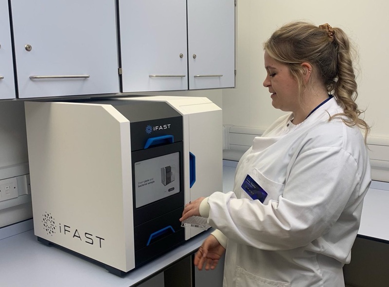 Image: The iFAST reader scans 5000 individual bacteria with each sample analyzed in less than a minute (Photo courtesy of iFAST)