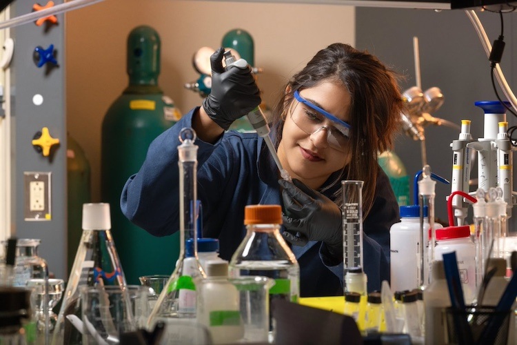 Image: The device, designed by UTEP chemistry doctoral student Ruma Paul, simplifies colorectal cancer detection (Photo courtesy of UTEP)