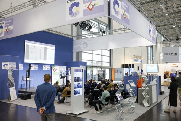 Image: Whether as a webinar or forum at the trade fair, the accompanying program at COMPAMED is always in high demand (Photo courtesy of Constanze Tillmann)