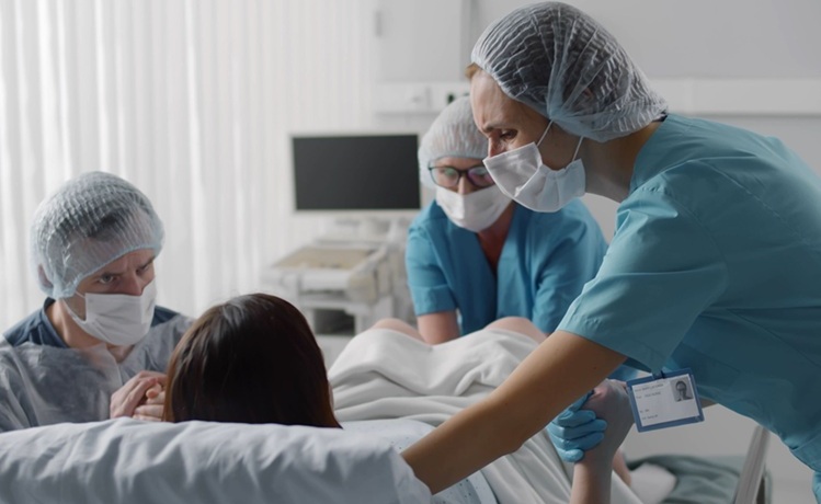 Image: New evidence shows viscoelastic testing can improve assessment of blood clotting during postpartum hemorrhage (Photo courtesy of 123RF)