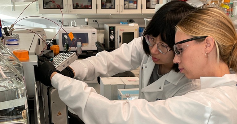 Image: Co-first authors Nina Zhao, Ph.D., and Kine Eide Kvitne, Ph.D., analyze biological samples to detect drug exposure (Photo courtesy of UC San Diego Health Sciences)
