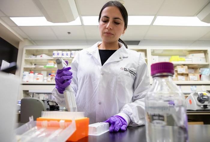 Image: Flagellin antibodies are elevated in a subset of individuals with genetic predisposition to Crohn\'s disease (Photo courtesy of Colin Dewar/Sinai Health)