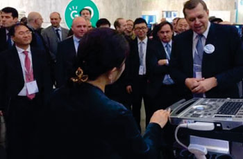 Image: At the 2014 European Congress of Radiology (ECR), held in March 6-14 in Vienna (Austria), Mindray launched the M9 portable ultrasound system. ECR 2014 president, Prof. Valentin Sinitsyn unveiled the M9 to a large audience at the Congress (Photo courtesy of Mindray)