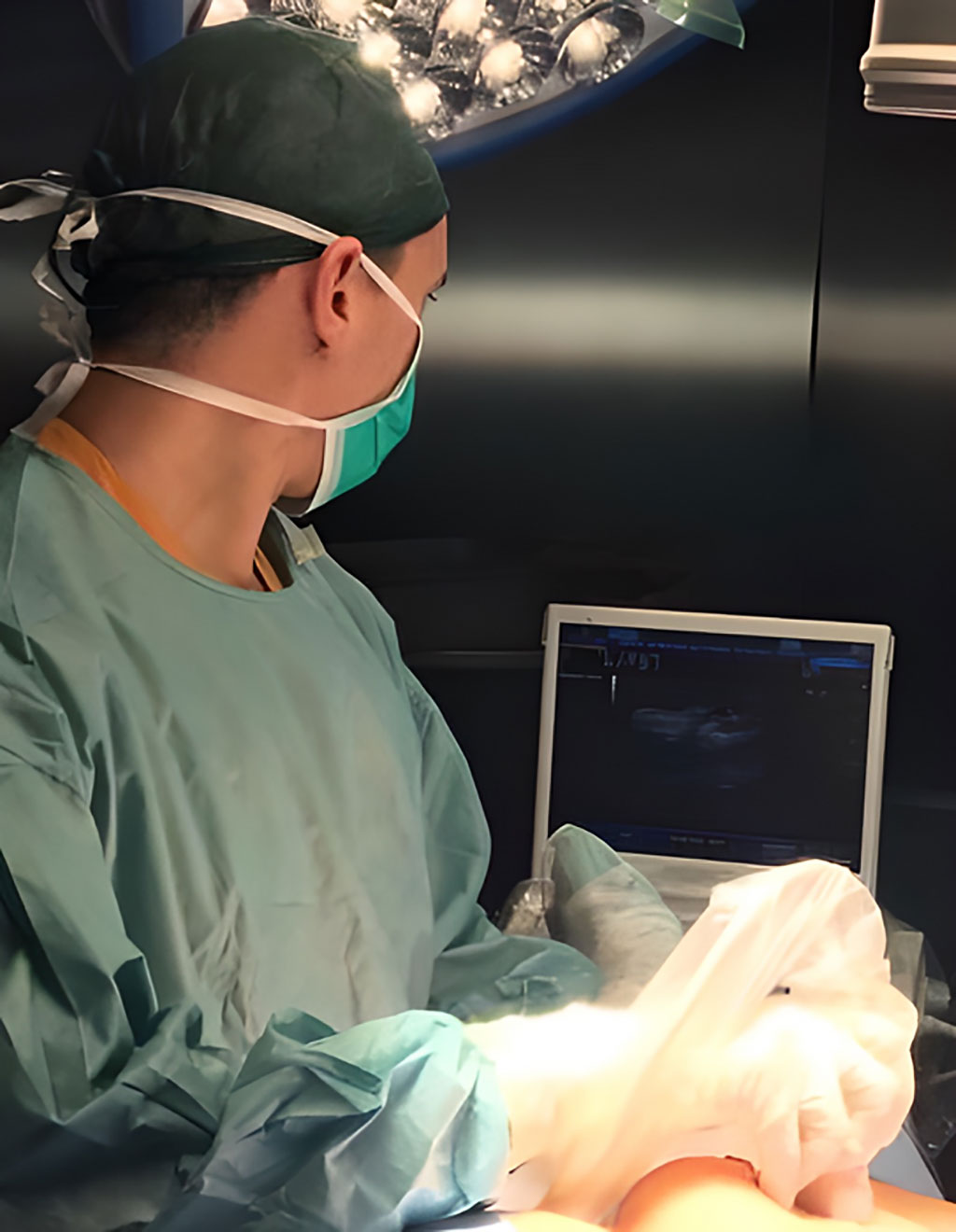Image: Surgeon using IOUS to guide breast surgery (Photo courtesy of Clinica Universidad de Navarra)