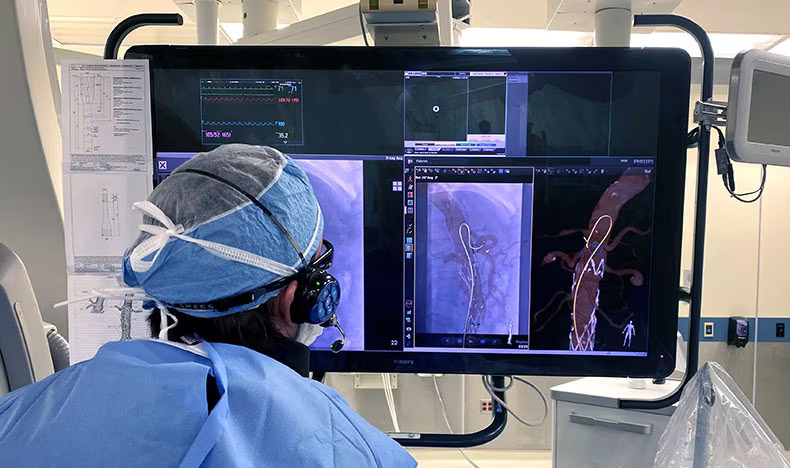 Image: LumiGuide enables doctors to navigate through blood vessels using light instead of X-ray (Photo courtesy of Philips)