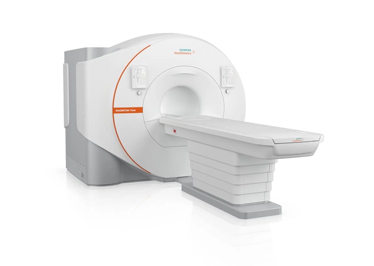 Image: The Magnetom Flow for greater sustainability and efficiency in magnetic resonance imaging introduced at ECR 2024 (Photo courtesy of Siemens)