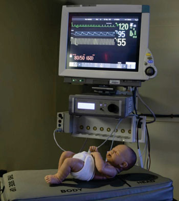 Imagen: El colchón terapéutico SR para reducir los episodios de apnea en los recién nacidos prematuros (Fotografía cortesía del Instituto Wyss).