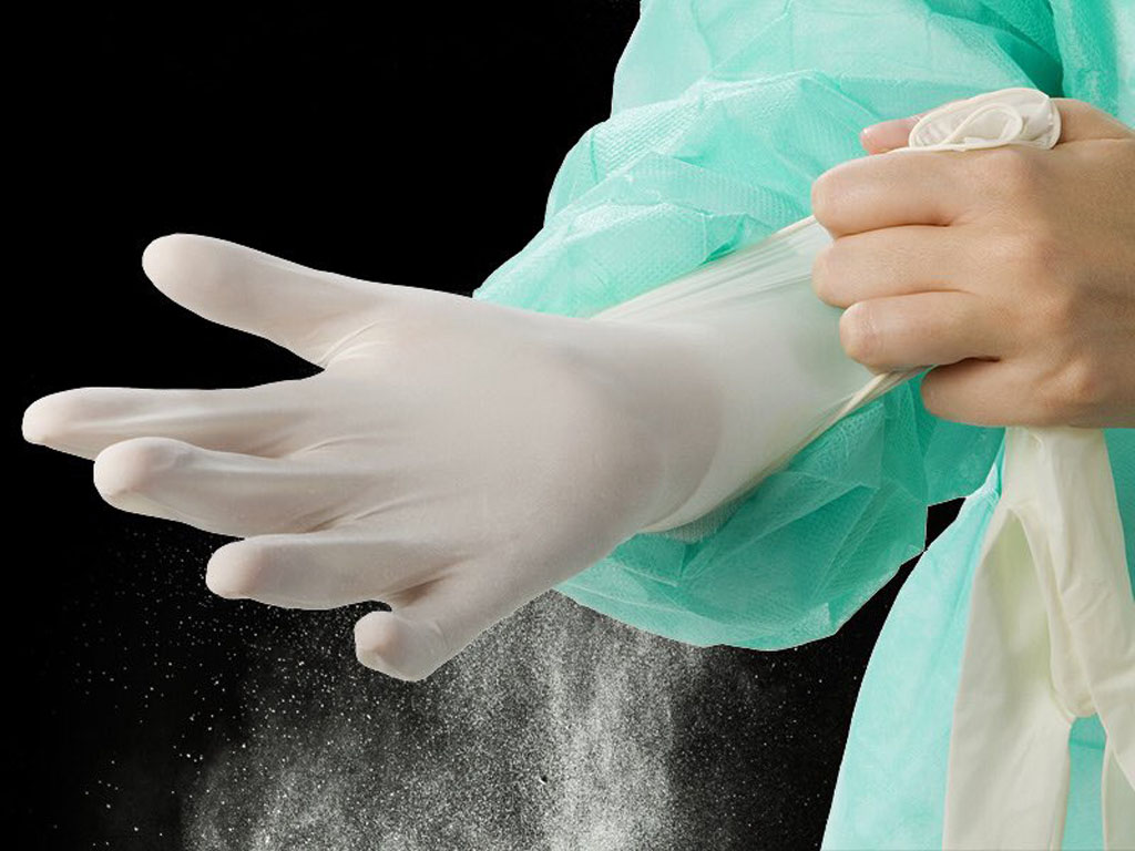 Imagen: La FDA ha prohibido todo el uso de guantes con talco (Fotografía cortesía de 123rf.com).